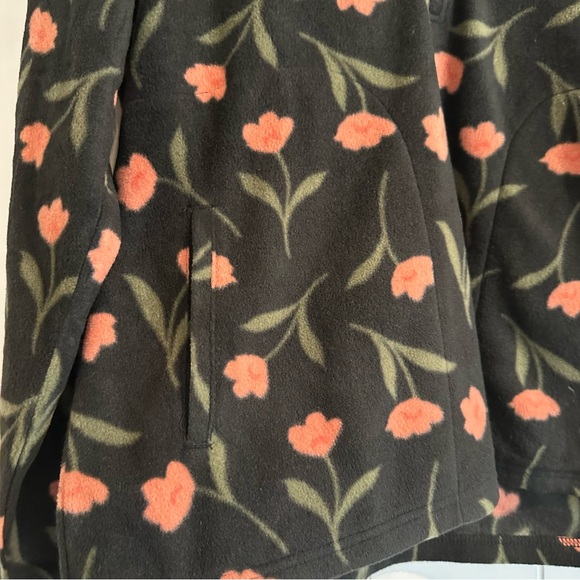 NWOT O’Neill Quarter Zip - Picture 3 of 5